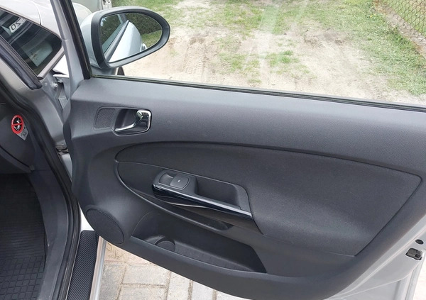 Opel Corsa cena 22000 przebieg: 149000, rok produkcji 2013 z Staszów małe 326